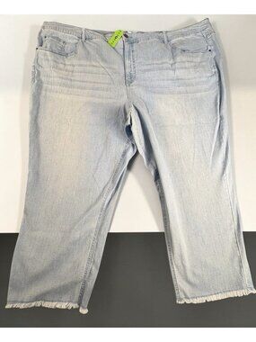Girl With Curves Women’s 34W Light Wash Denim Capri Jeans Frayed Hem